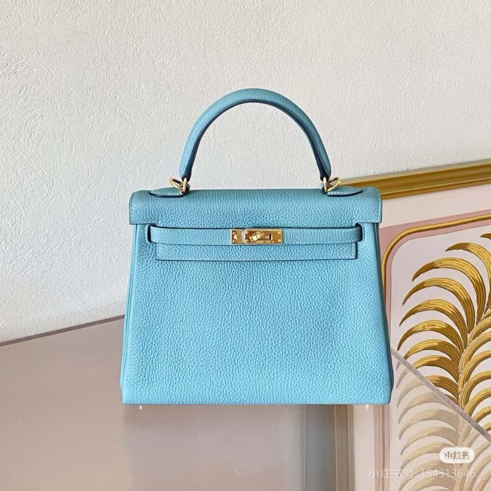 Classic Hermes Kelly Bag: A Stylish and Versatile Choice for Elegance